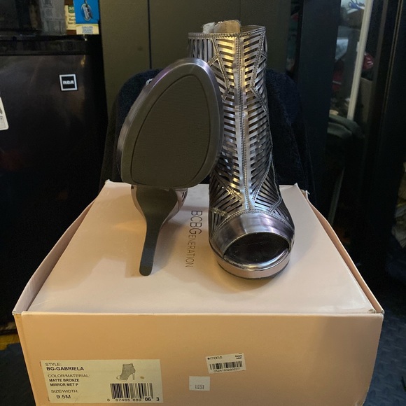 Bcbg generation mid calf boots metallic size 9.5 - Picture 2 of 2